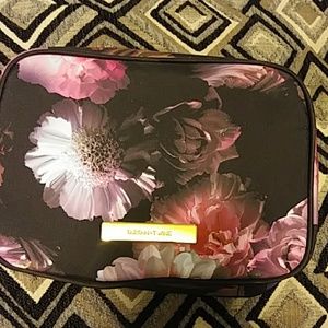 Travel makeup bag